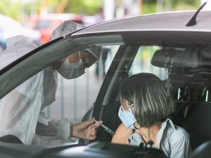 Covid-19: Maceió vacina 100% dos profissionais da Educação com a 1ª dose