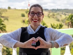 Na reta final, Júlia Nunes intensifica campanha em Maceió e amplia contato com eleitores