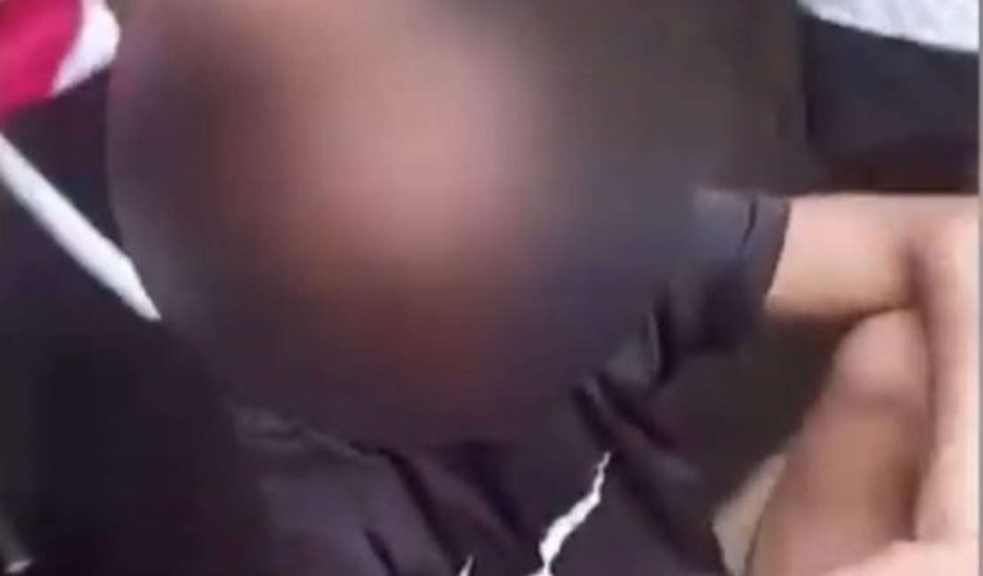 Homem assalta menina que saía da escola e é agredido por populares na parte alta de Maceió
