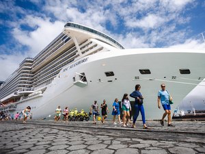 Maior cruzeiro a navegar em águas brasileiras chega em Maceió nesta terça-feira (3)