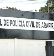 Homem é preso e pai causa confusão em delegacia de Arapiraca: 'não sabem com quem estão mexendo'