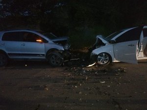 Colisão frontal entre carros deixa sete feridos em Porto Calvo