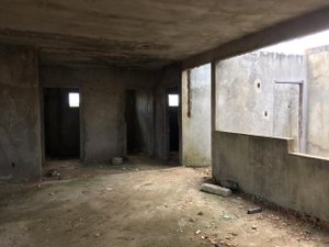 [Vídeo] Atendidos de forma improvisada, população cobra finalização de UBS em Arapiraca