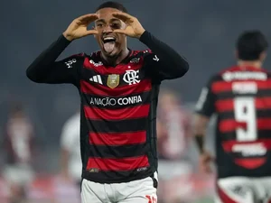 Ancelotti convoca Samuel Lino, do Flamengo, para a Seleção