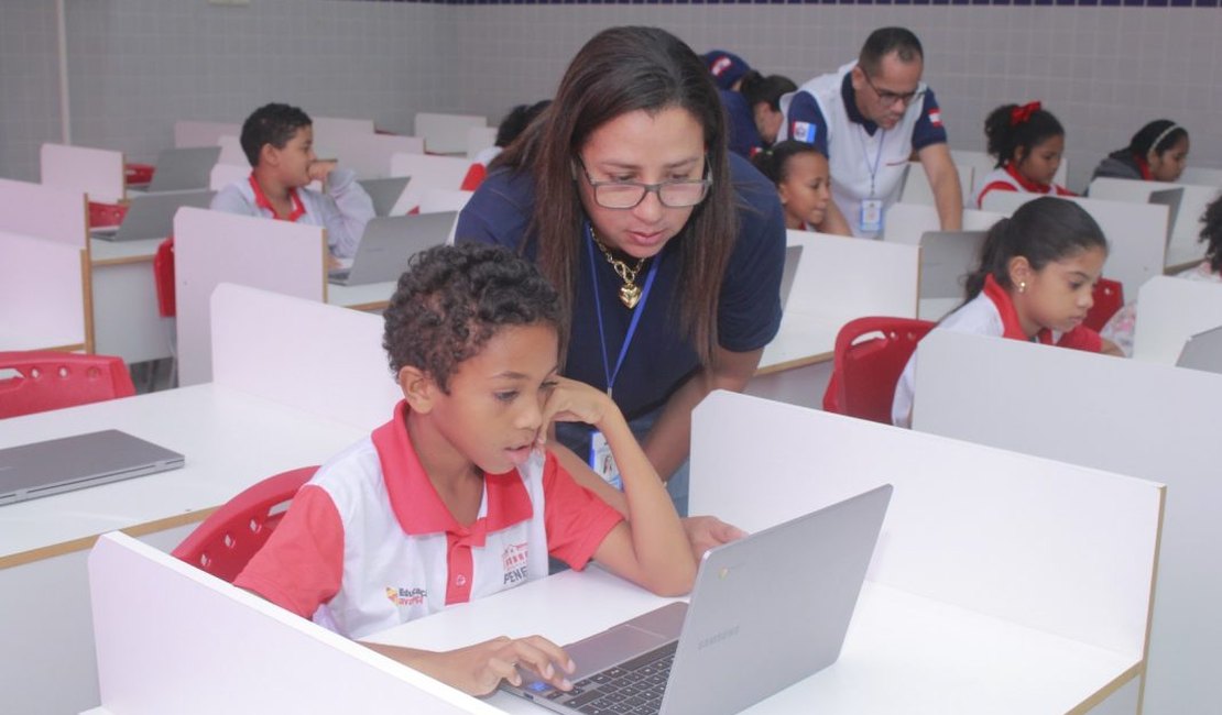 Inovação: Estudantes de escolas da Prefeitura de Penedo fazem prova 100% digital