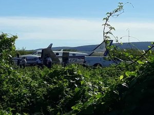 Avião com vacinas contra a Covid-19 se choca com um jumento na Bahia