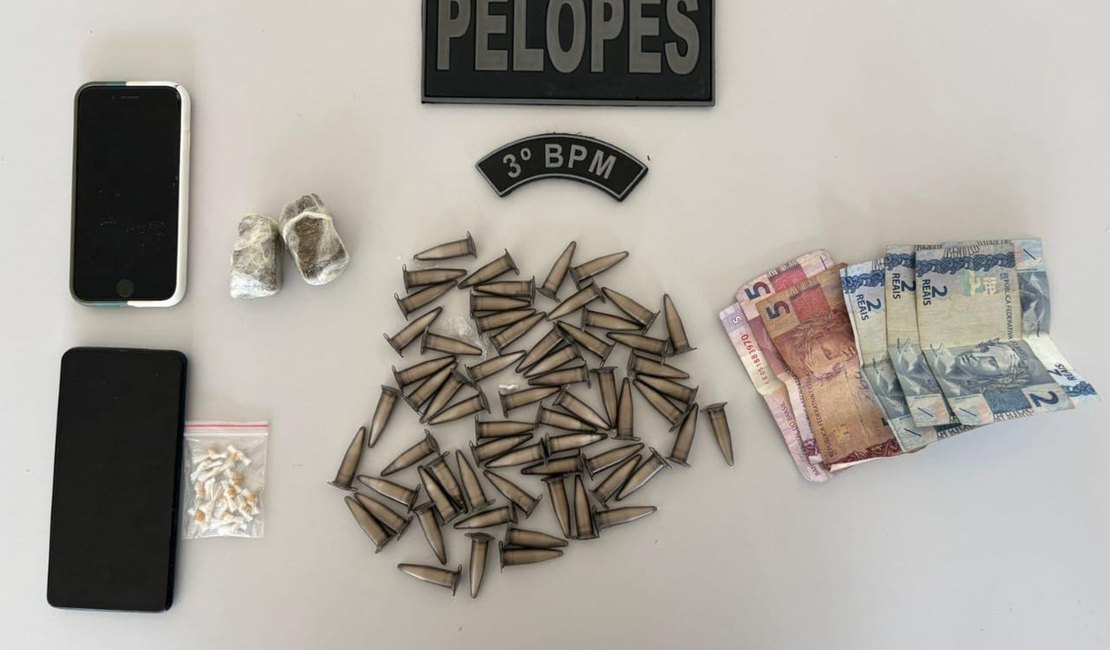 Jovens são presos suspeitos de tráfico de entorpecentes no bairro Canafístula, em Arapiraca