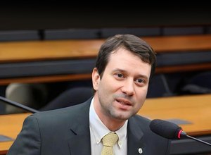 Deputado Daniel segue na Comissão de Educação e reitera seu compromisso em universalizar o ensino em tempo integral