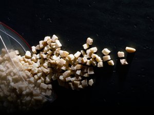 Polícia apreende quase 4 kg de droga enterrada em terreno baldio