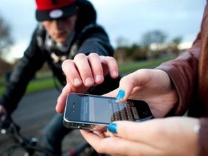 Roubos de celulares em frente a residência são recorrentes