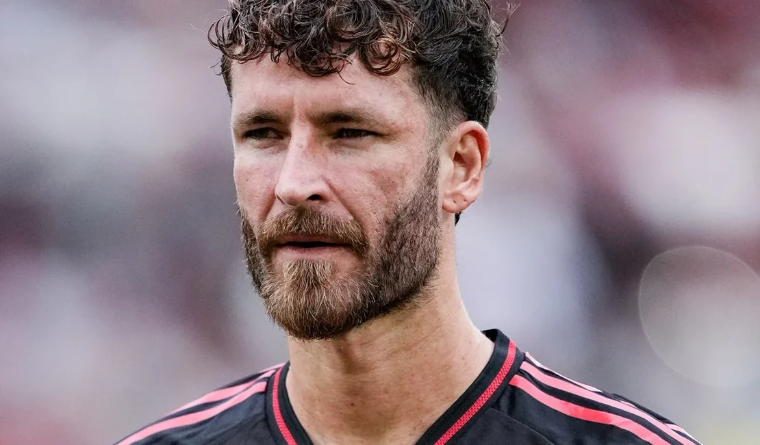 Affair? Léo Pereira é visto saindo de festa com ginasta da Seleção