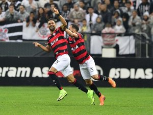 Brasileirão:Vitória surpreende Corinthians e Flamengo vence com gols de Vinicius Júnior