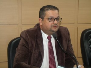 Vereador está indignado com comissionados da prefeitura de Arapiraca