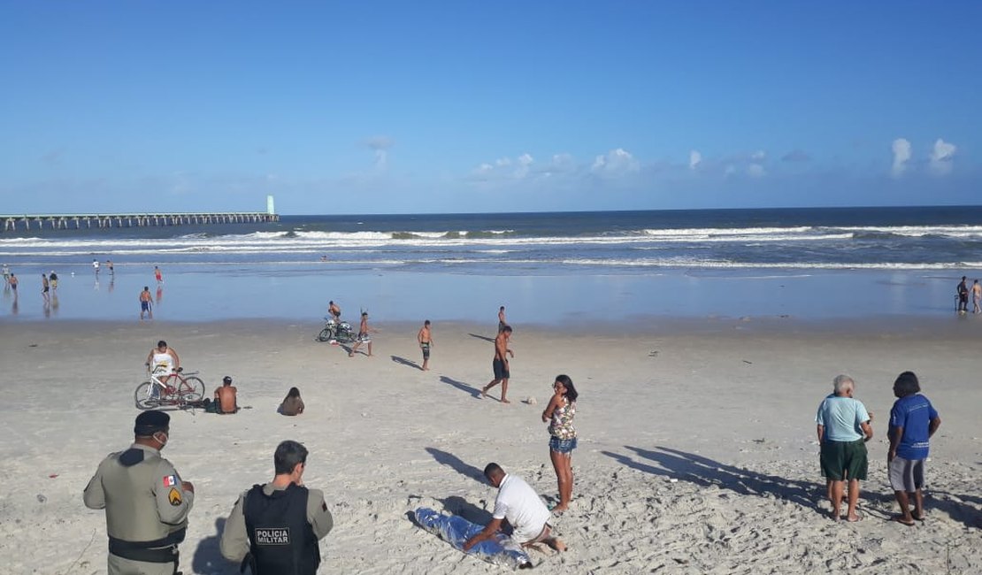 Adolescente de 15 anos morre afogada na Praia do Sobral, em Maceió
