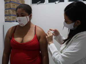 Japaratinga começa vacinar pessoas de 30 anos