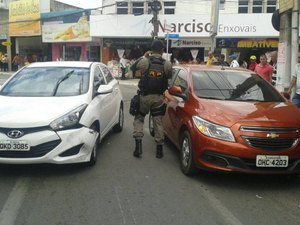Acidente no centro de Arapiraca provoca congestionamento no trânsito