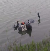 Motocicleta com queixa de roubo é encontrada boiando no Lago da Perucaba
