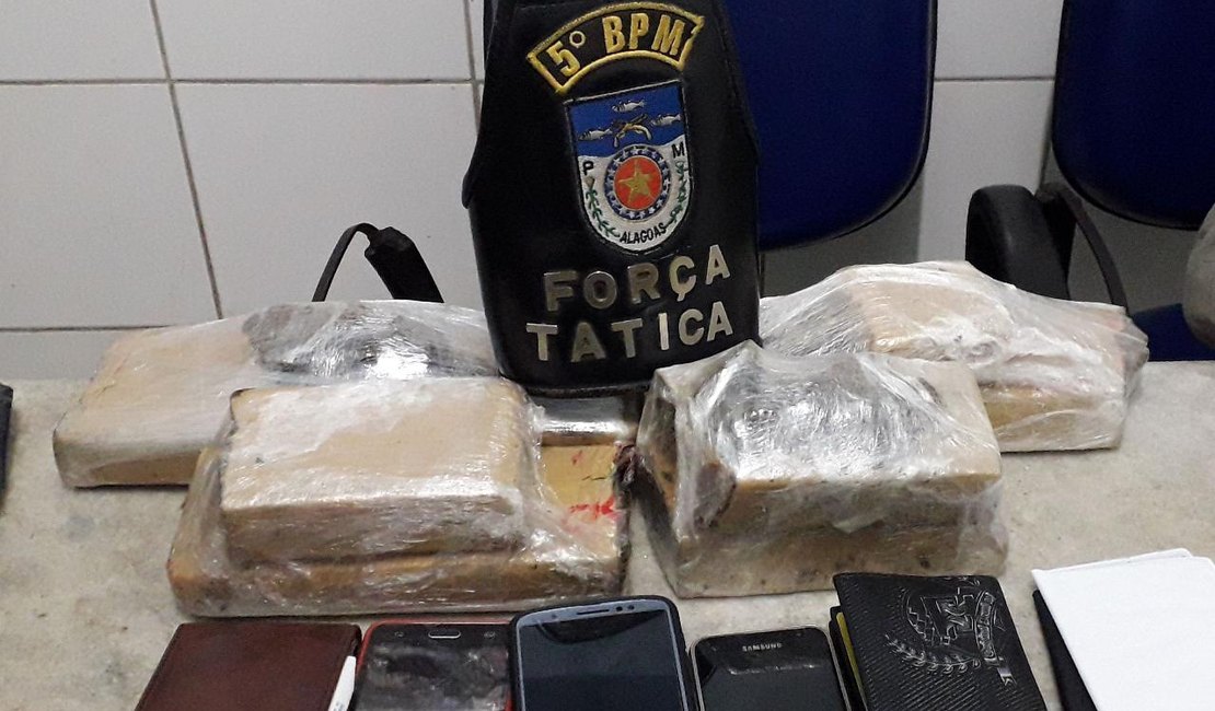 PM apreende 4kg de cocaína escondido em porta malas de carro, em Maceió