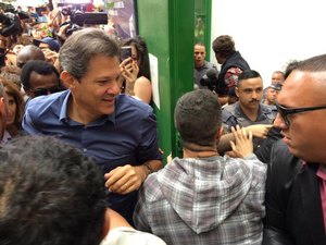 Haddad vota em escola de São Paulo