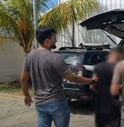 Polícia Civil prende jovem por tráfico de drogas em frente à delegacia em Maceió