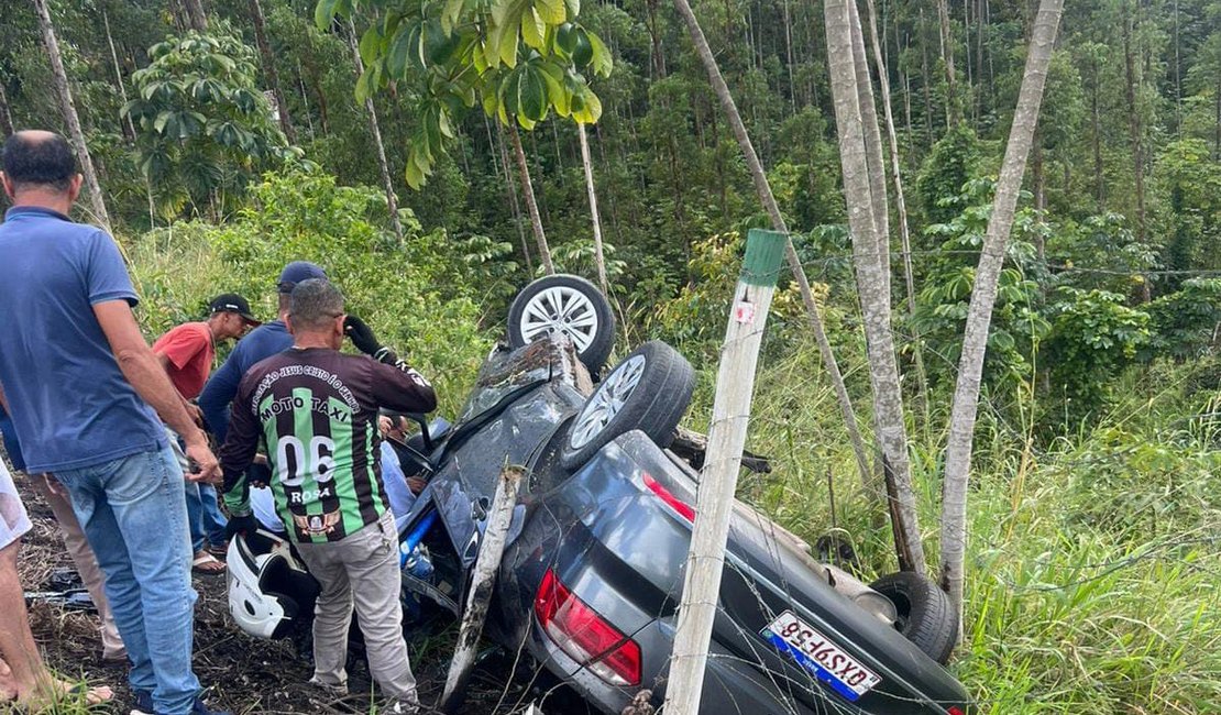 Carro capota em ribanceira e deixa vítima presas às ferragens São Luís do Quitunde