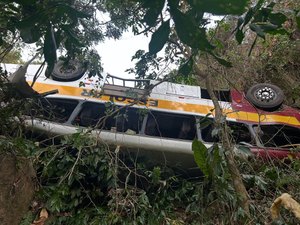 Tragédia na Serra da Barriga: queda de ônibus deixa 17 mortos e dezenas de feridos