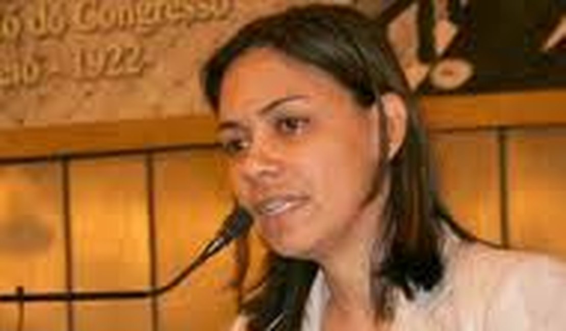 Flávia Cavalcante vai ficando isolada na disputa eleitoral