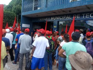 Trabalhadores Sem Terra ocupam Prefeitura de Teotônio Vilela
