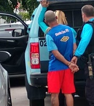 Oplit prende suspeito de arrombar carros na Ponta Verde