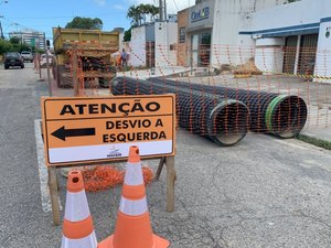 Obras para melhoraria de drenagem ocorrem em rua do bairro Farol, em Maceió