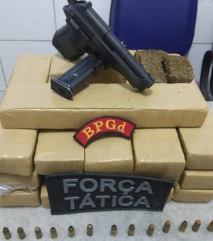 Jovem é preso com 10kg de maconha dentro de residência em Maceió