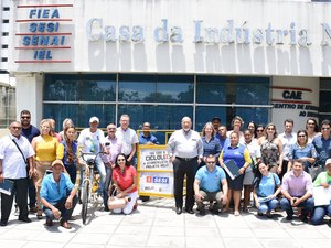 Sesi e Relix entregam novas bicicletas adaptadas para catadores