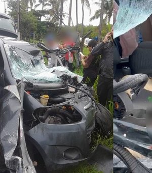 Colisão entre ônibus e carro deixa veículo destruído e homem ferido em Maceió