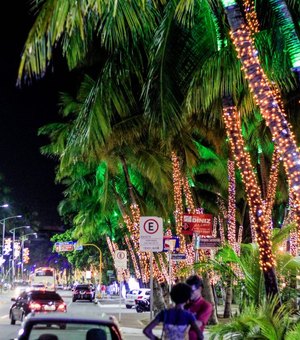 Maceioenses e turistas se encantam com iluminação natalina