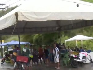 Manifestantes acampam em avenida no Mutange em ação contra a Braskem