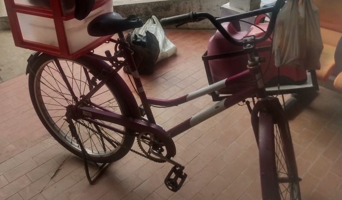 Homem é detido por populares após furtar bicicleta de vendedora no centro de Arapiraca 