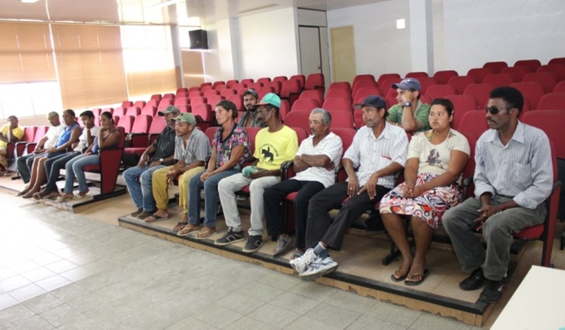 Catadores  participam de reunião para geração de renda