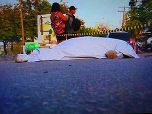 Reeducando colide em 'gelo baiano', perde controle de moto e morre atropelado por carreta