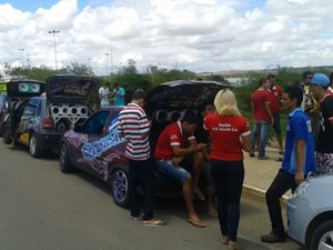 Donos de 'paredões' realizam protesto em silêncio no centro de Arapiraca