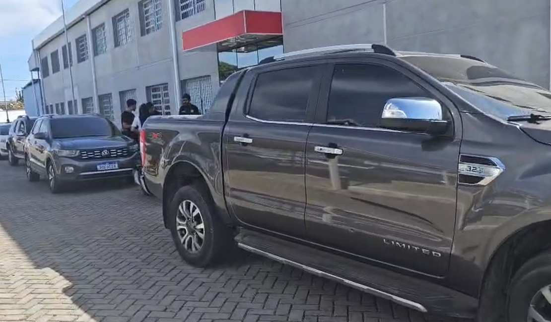 Polícia detalha apreensões da Tenebris Tuning: carros, jet-ski, armas e drogas