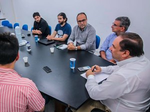 Prefeitura de Arapiraca concede auxílio-transporte a universitários de baixa renda