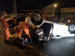 Colisão entre dois carros é registrada em Maceió