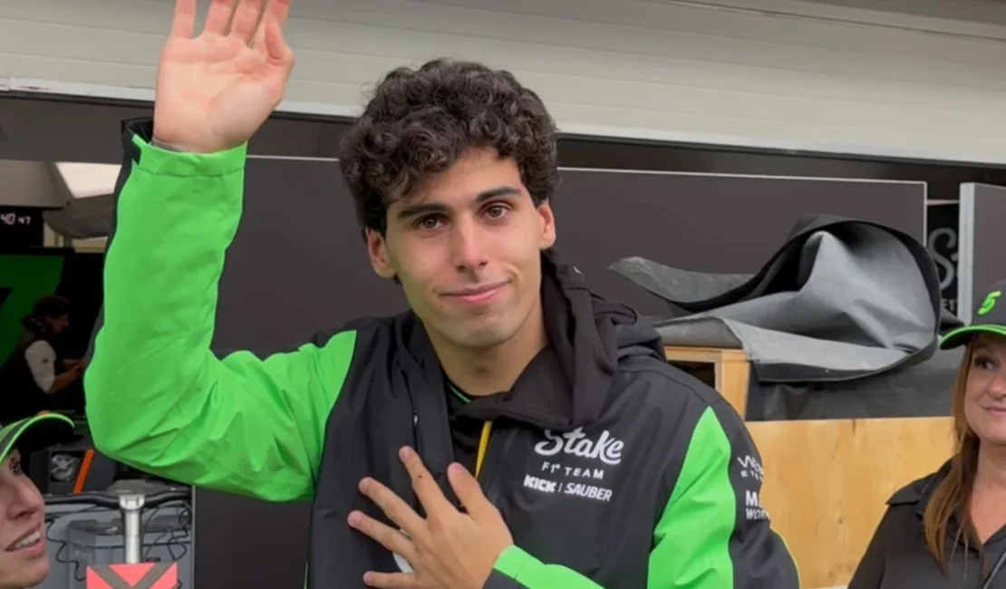 Bortoleto chora ao falar com torcedores após o GP de São Paulo