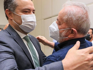 Renan Filho se encontra com Lula e posta foto nas redes sociais