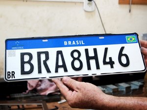 Adoção do novo modelo de placa será implantada em Alagoas a partir do dia (17) 