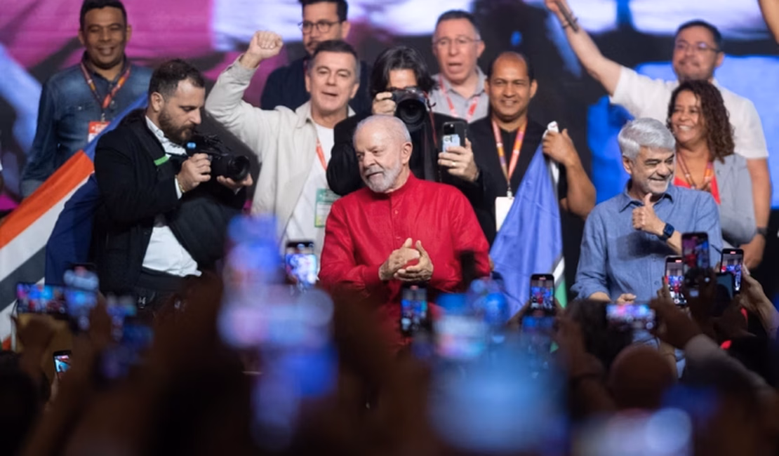 Lula diz que EUA 'ajudaram a dar golpe' no Brasil e volta a defender substituição do dólar