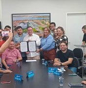 [Vídeo] Luciano Barbosa autoriza construção de novas creches e pavimentação de 10 ruas em Arapiraca