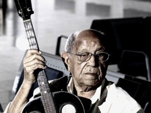 Autor do tema de 'Os Trapalhões', músico Zé Menezes morre aos 92 anos