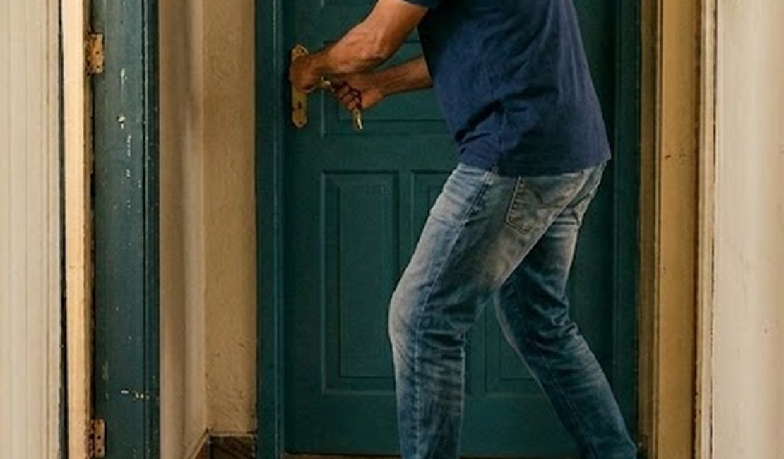 Homem invade quarto e tenta estuprar mulher enquanto o marido dormia no carro em Paripueira