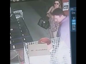 [Vídeo] Câmeras de Pet Shop flagram casal roubando cachorro de R$ 400